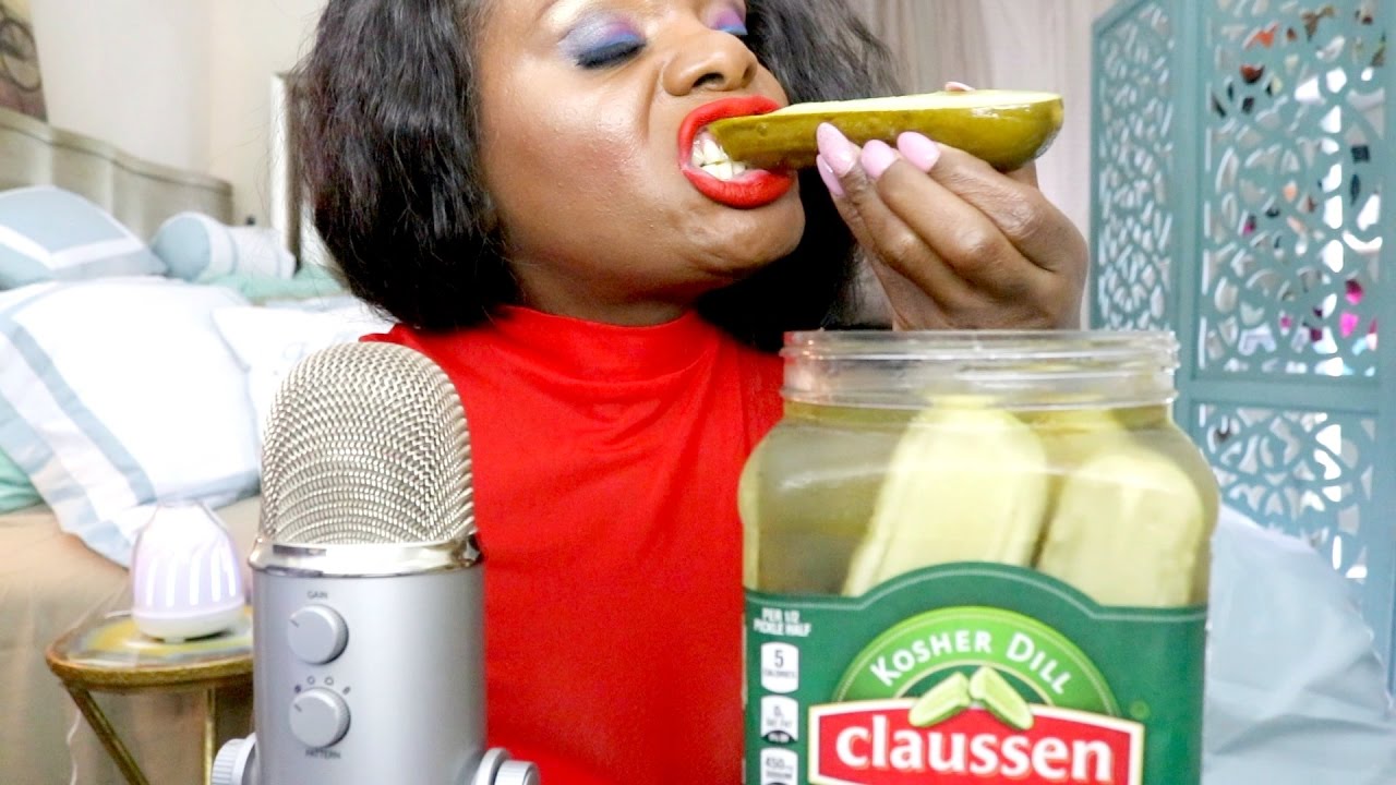 Pickle ASMR Eating Sounds/BIG Crunch/Intense | Spirit Payton